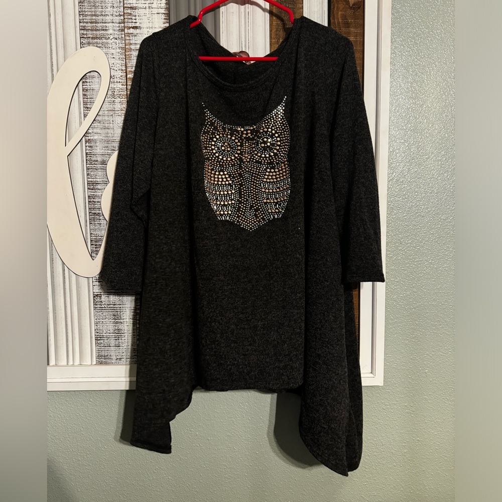 Worn once soft quarter sleeve top. Very pretty beading